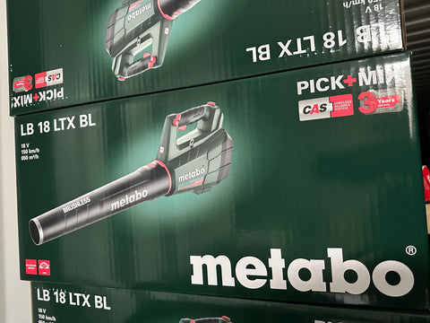 Metabo Akku-Laubbläser mit EINEM AKKU LB 18 LTX BL (601607650) 18V mit EINEM AKKU , 150 km/h Luftgeschwindigkeit, bürstenlos (inkl. Tragegurt, gummiertem Griff, Akku und Ladegerät)