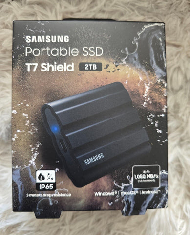 Samsung Portable SSD T7 Shield, 2 TB, USB 3.2 Gen.2, 1.050 MB/s Lesen, 1.000 MB/s Schreiben, Robuste externe Festplatte Outdoor für Mac, PC und Smartphone, Schwarz, MU-PE2T0S/EU