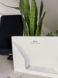 ✔️ Apple Magic Keyboard Case für das 13" iPad Air (M3) , besonders angenehmes Tippen, integriertes Trackpad, Deutsch – Weiß