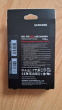 ✔️ Samsung++ 47 Betriebsstunden++ 990 PRO Heatsink NVMe M.2 SSD mit Kühlkörper, 4 TB, PCIe 4.0, 7.450 MB/s Lesen, 6.900 MB/s Schreiben, Interne SSD mit RGB für PC-/Konsolen-Gaming und Videobearbeitung, MZ-V9P4T0CW