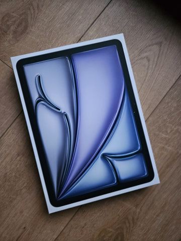 Apple iPad Air 11" mit M3 Chip: Apple Intelligence, Liquid Retina Display, 256 GB, 12 MP Frontkamera/Rückkamera, WLAN 6E + 5G Mobilfunk, Touch ID, Batterie für den ganzen Tag – Space Grau
