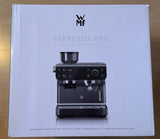✔️ WMF Espresso Pro Siebträgermaschine, halbautomatische Espressomaschine mit Mahlwerk, 15 bar Druck, integrierte Waage, Doppel-Thermoblock Technologie, schnelles Erhitzen, Steingrau