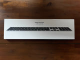 ✔️ Apple Magic Keyboard mit Touch ID und Ziffernblock für Mac Modelle mit Apple Chip – Deutsch – Schwarze Tasten